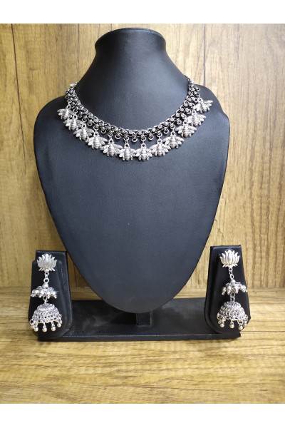Fashionable Silver Oxidize Neck Piece With Earring (JN21J16)